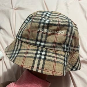 Burberry bucket hat